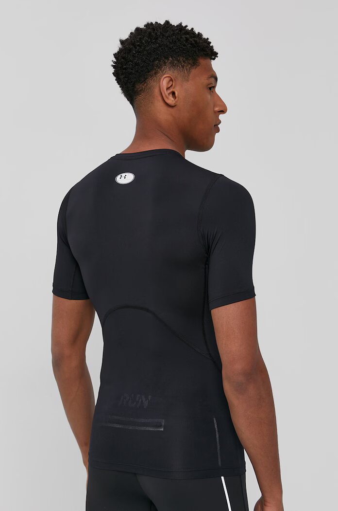 Under Armour Тениска за трениране 1361518 в черно с изчистен дизайн