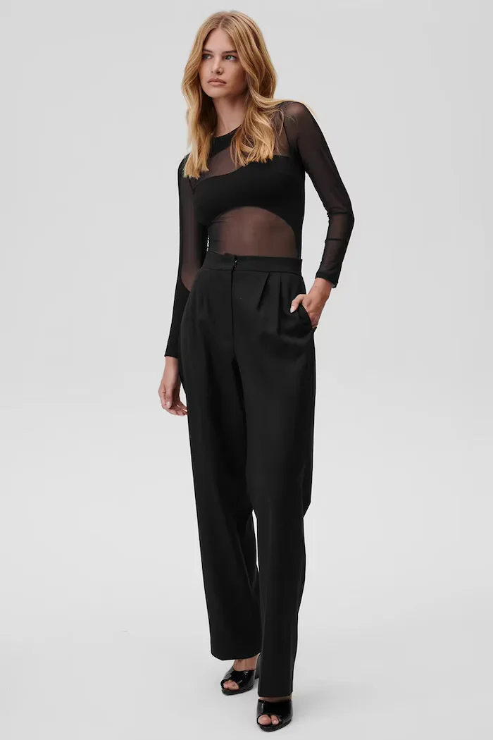 Undress code Боди No Promises Bodysuit Thong в черно с изчистен дизайн 819