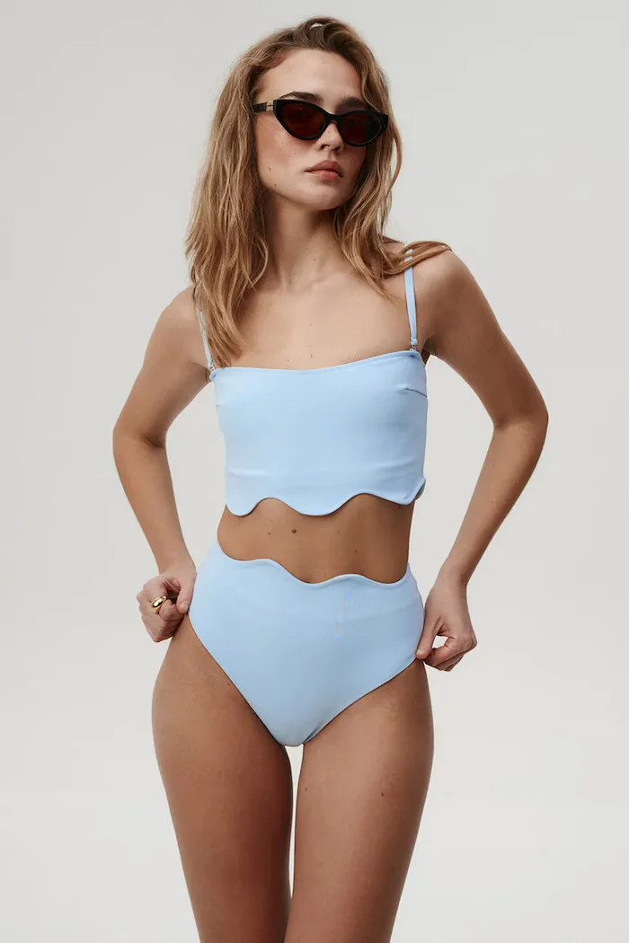 Undress code Долнище на бански Dashing Bikini Bottom в синьо 1206