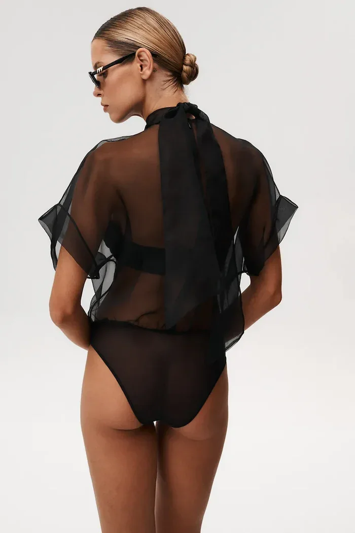 Undress code Копринено боди Pirouette Bodysuit в черно с изчистен дизайн 1122