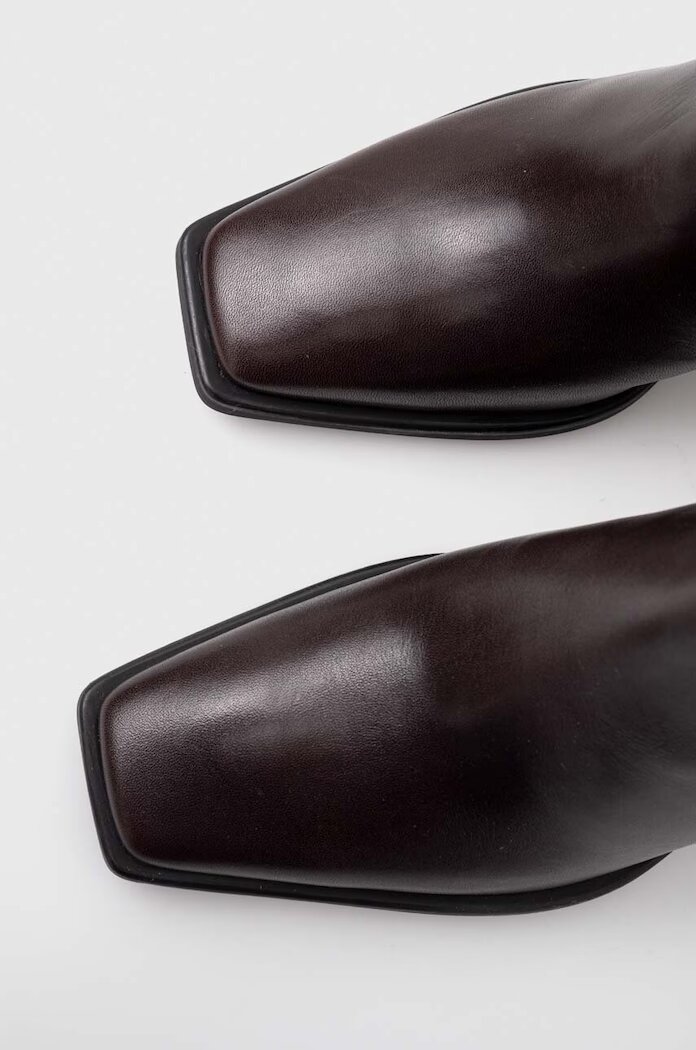 Vagabond Shoemakers Боти HEDDA в кафяво с дебел ток 5602.302.35