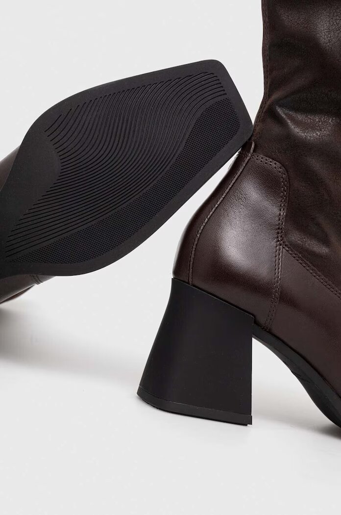 Vagabond Shoemakers Боти HEDDA в кафяво с дебел ток 5602.302.35