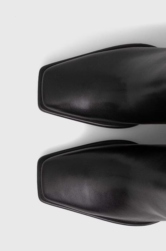 Vagabond Shoemakers Ботуши HEDDA в черно с дебел ток 5602.202.20
