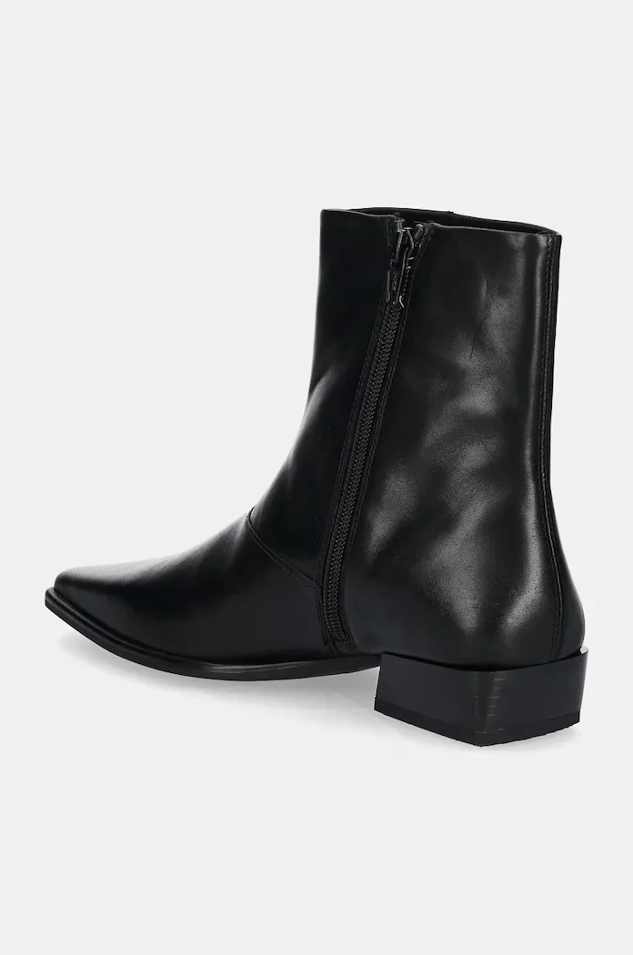 Vagabond Shoemakers Кожени боти Nella в черно с равна подметка