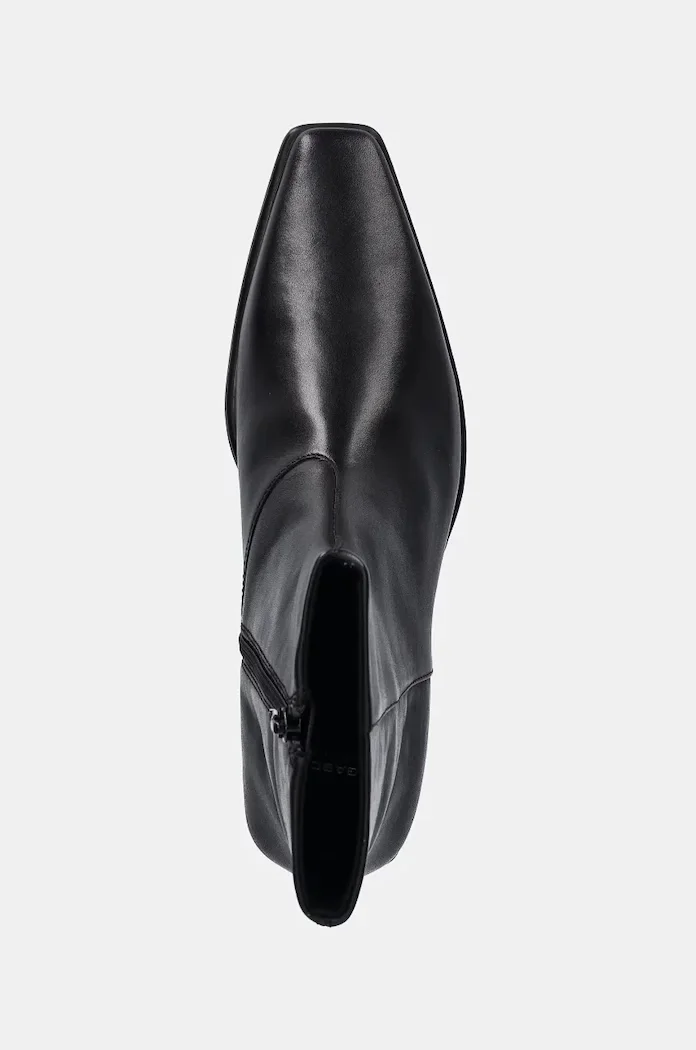 Vagabond Shoemakers Кожени боти Nella в черно с равна подметка