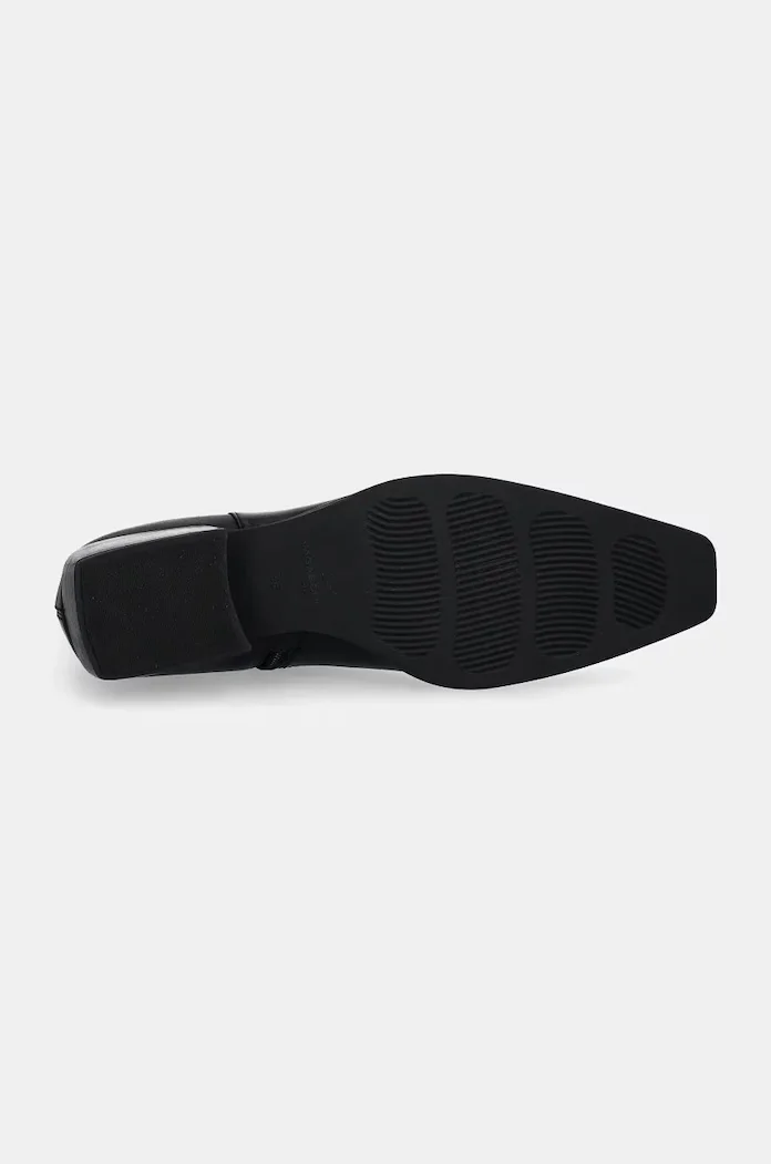 Vagabond Shoemakers Кожени боти Nella в черно с равна подметка