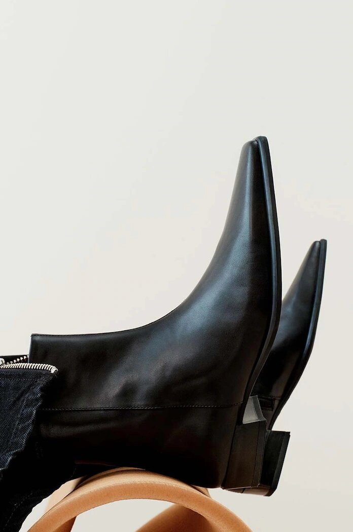 Vagabond Shoemakers Кожени боти Nella в черно с равна подметка