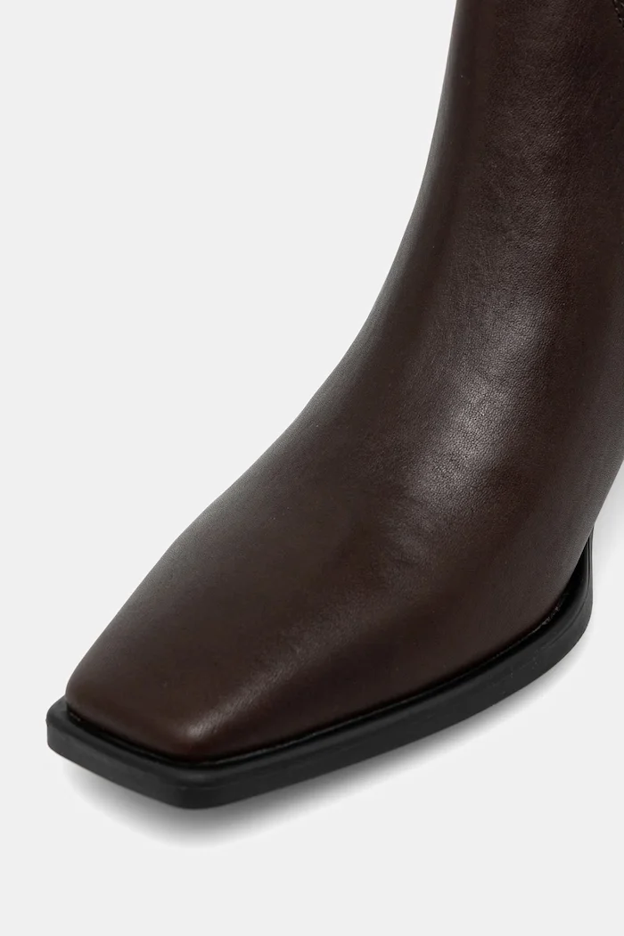 Vagabond Shoemakers Кожени ботуши HEDDA в кафяво с дебел ток 5602-202-35