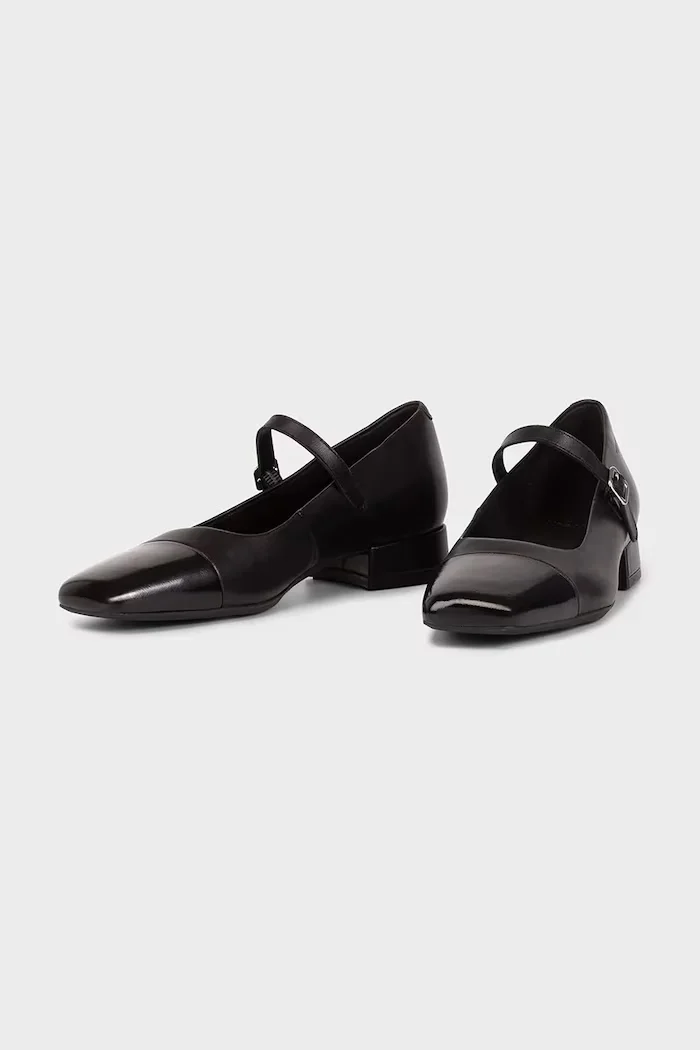 Vagabond Shoemakers Кожени обувки с дебел ток DEBBI в черно с дебел ток 5918-002-92