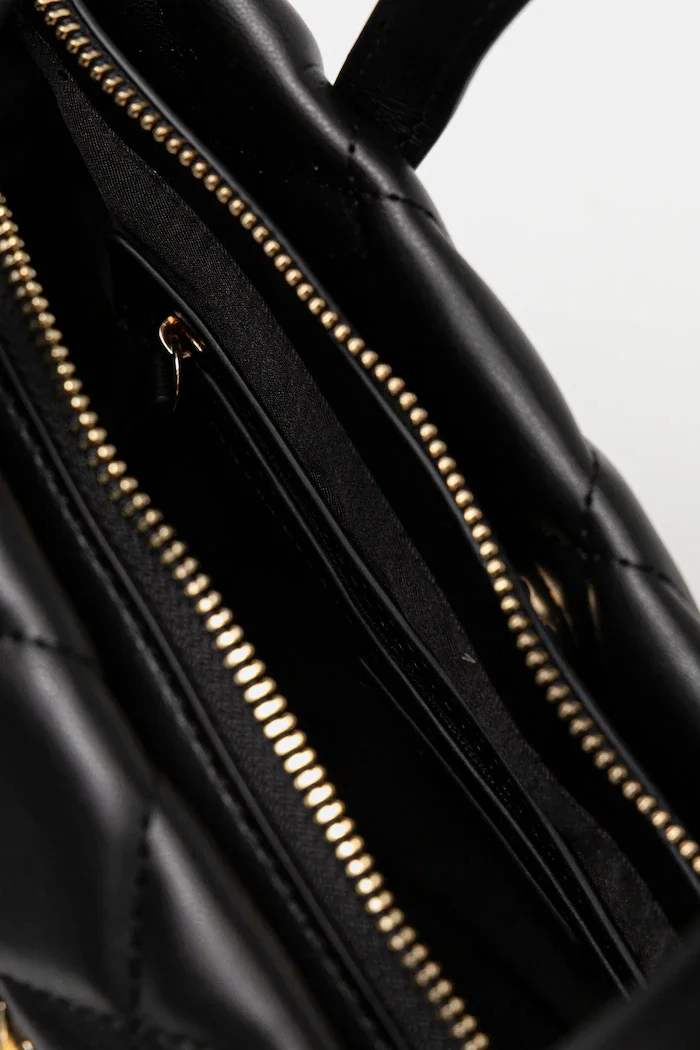Valentino Bags Чанта OCARINA в черно VBS3KK36R