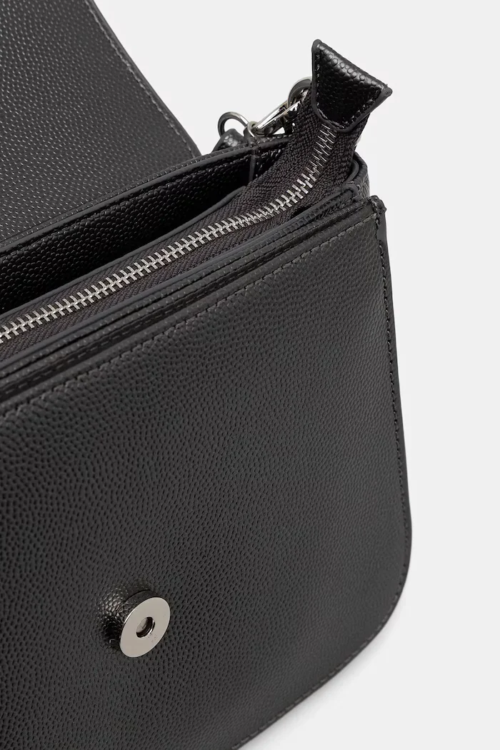 Valentino Bags Чанта в черно VBS1R404G