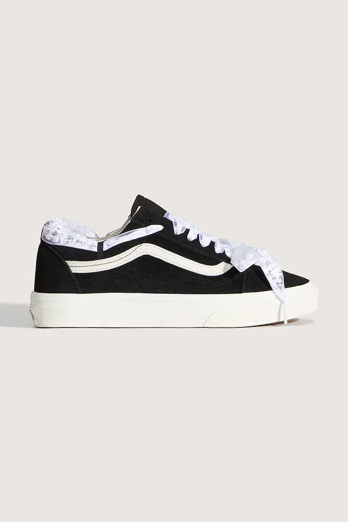 Vans Old Skool ниски кецове дамски от велур черни ниски VN000D6WBMA1