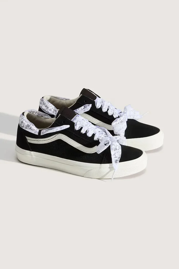 Vans Old Skool ниски кецове дамски от велур черни ниски VN000D6WBMA1