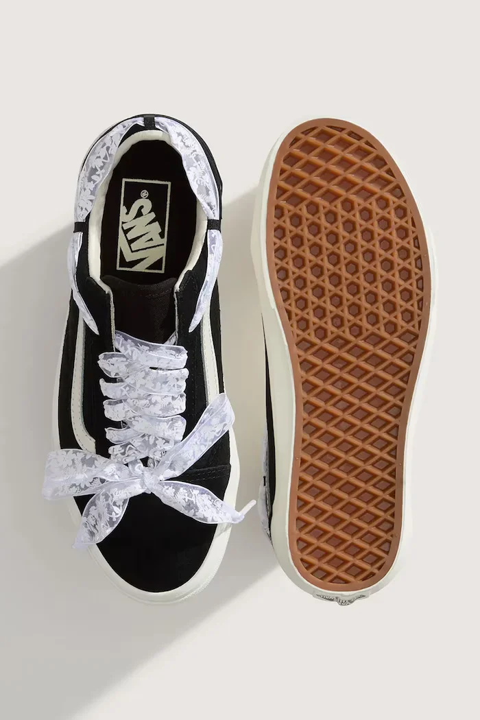 Vans Old Skool ниски кецове дамски от велур черни ниски VN000D6WBMA1