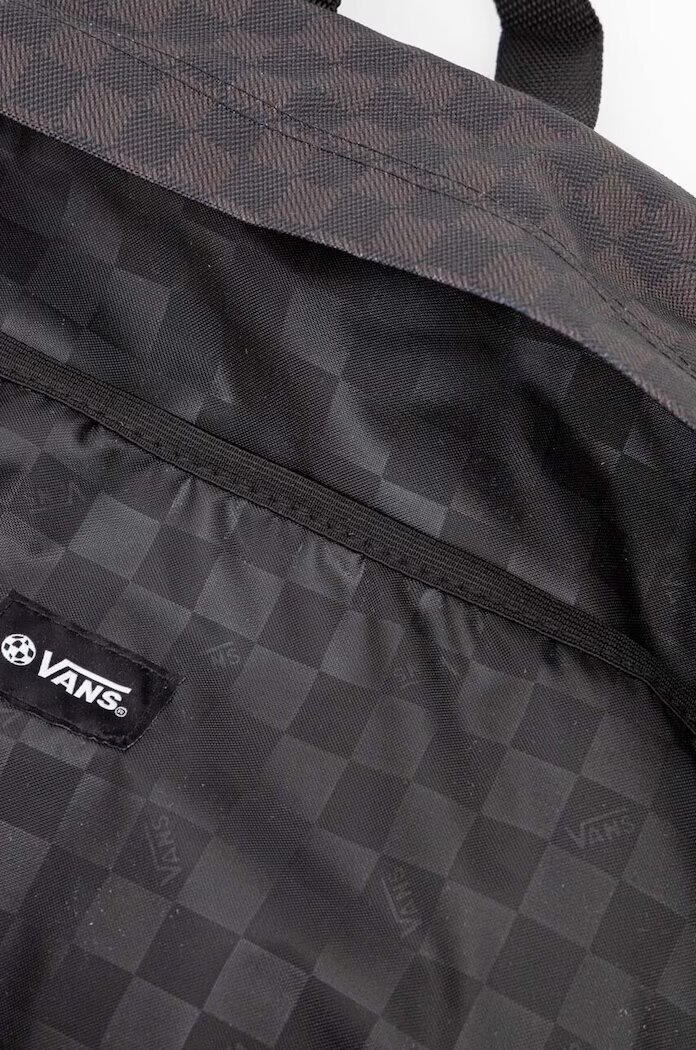 Vans Раница в черно голям размер с десен