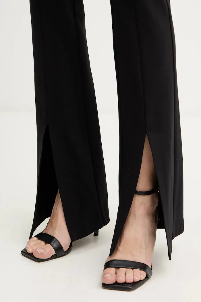 Versace Jeans Couture Панталон в черно с разкроени краища с висока талия 79HAA103 J0092