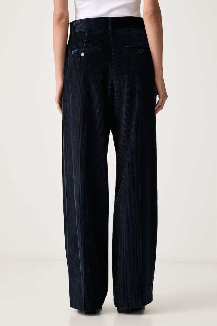 Weekend Max Mara панталон дамски от джинс WKDTANIA тъмносин с висока талия 2625136012600
