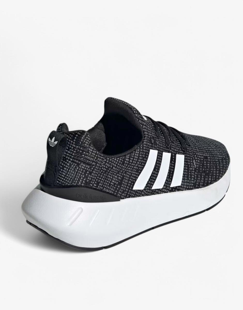 adidas Sportswear Swift Run 22 Shoes Black/White