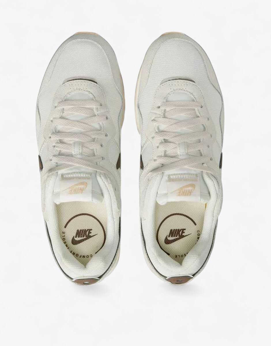 Nike Venture Runner Shoes White