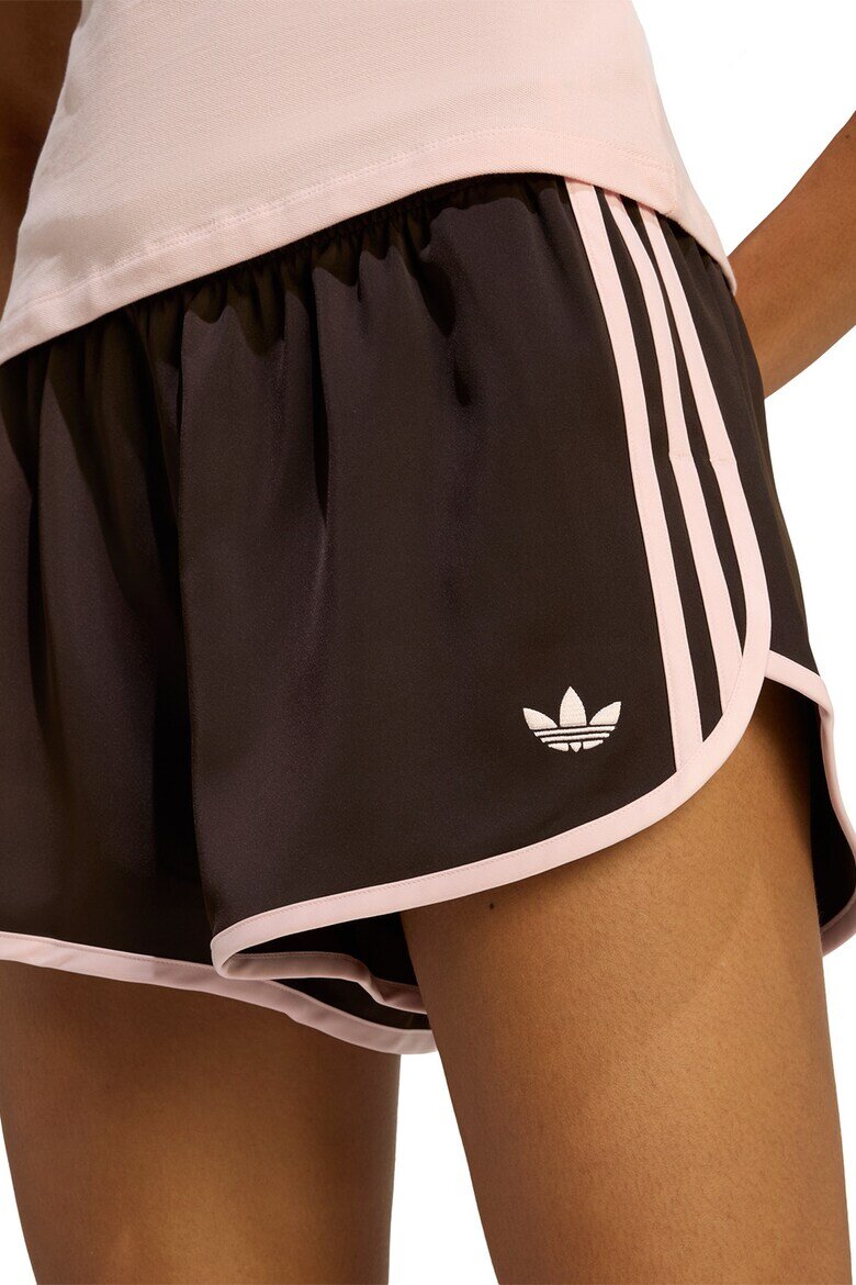 adidas Originals Къс свободен панталон с лого Кафяв/Прашно розово