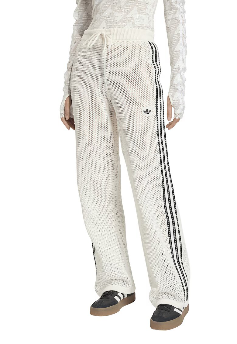 adidas Originals Панталон от кроше с ажур - Бял/Избеляло черно
