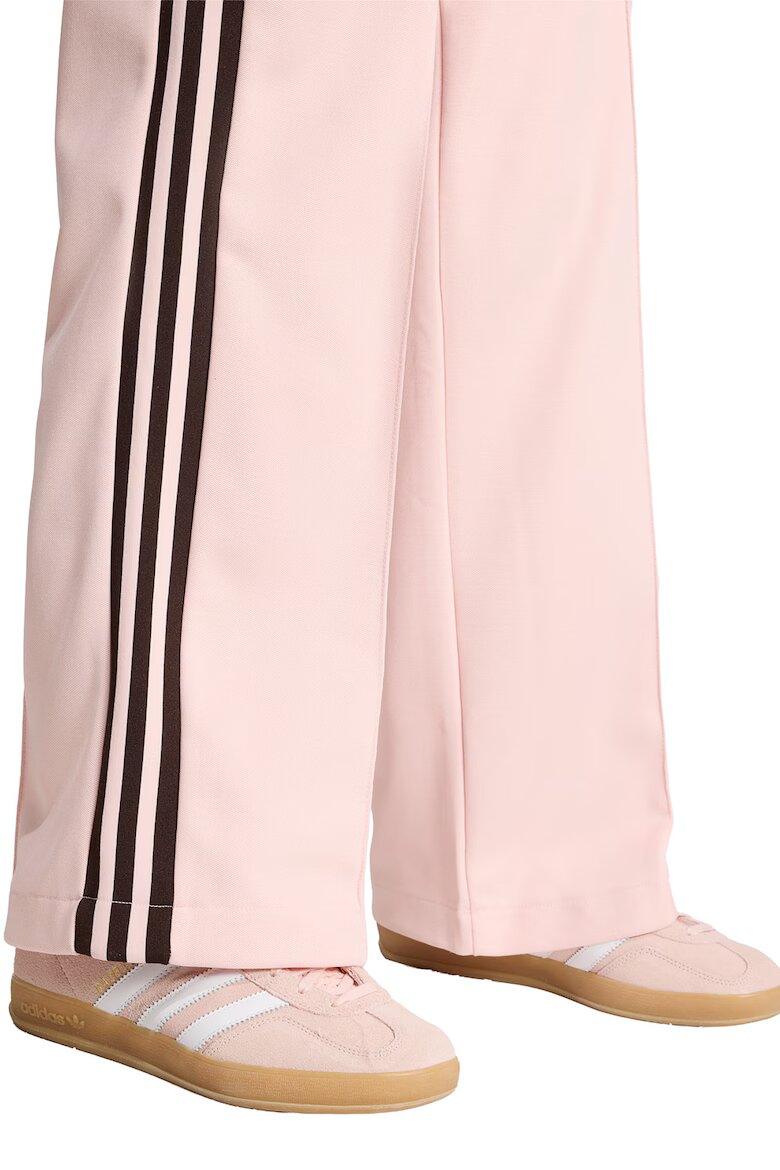 adidas Originals Прав спортен панталон Classic с джобове с цип Прашно розово