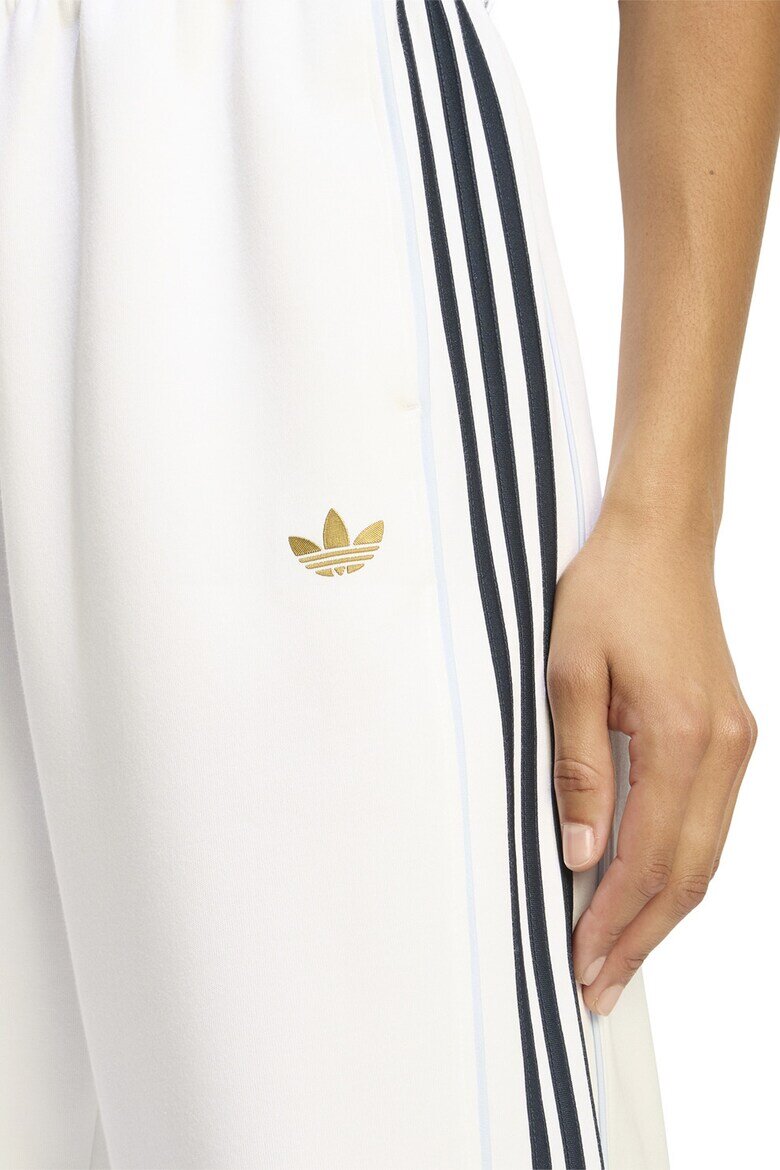 adidas Originals Прав спортен панталон SST с широк крачол Бял/Ултрамарин синьо