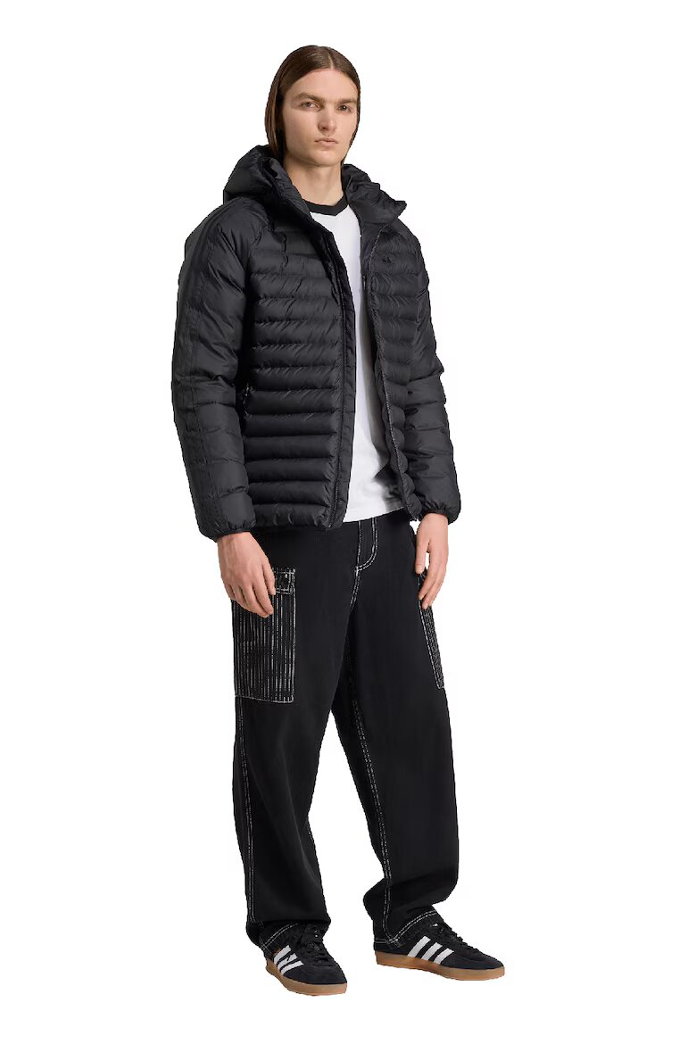 adidas Originals Слим зимно яке с олекотен дизайн Черен
