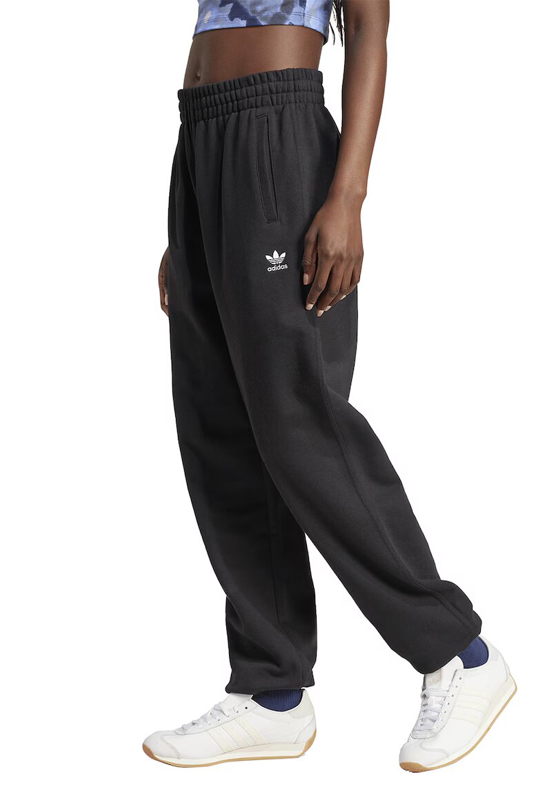 adidas Originals Спортен панталон Essentials със свободна кройка Бял/Антрацитно сиво