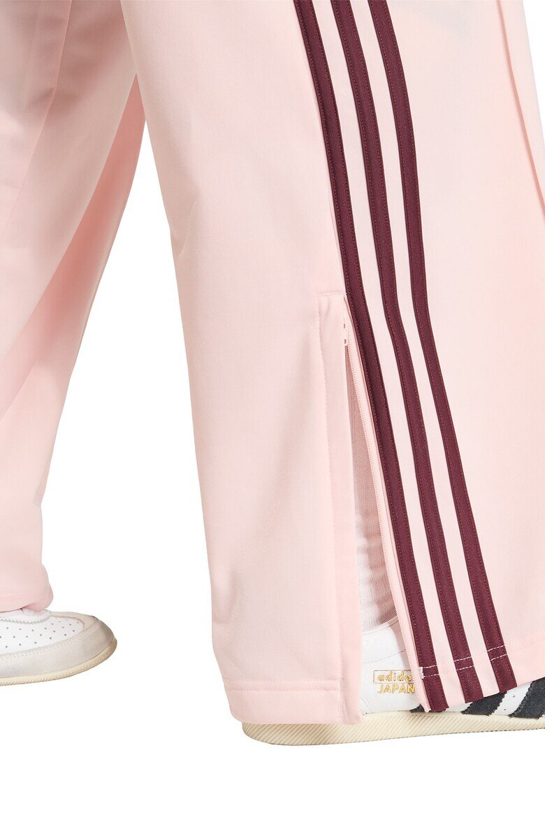 adidas Originals Спортен панталон Firebird с широк крачол и цепки Тъмнорозов/Бледо розово