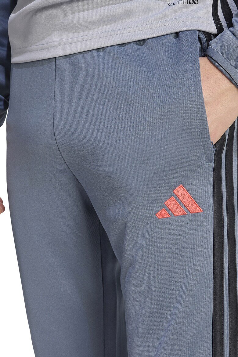 adidas Performance Скосен футболен панталон Tiro Essentials с лого Черен/Прашно синьо/Мандарина