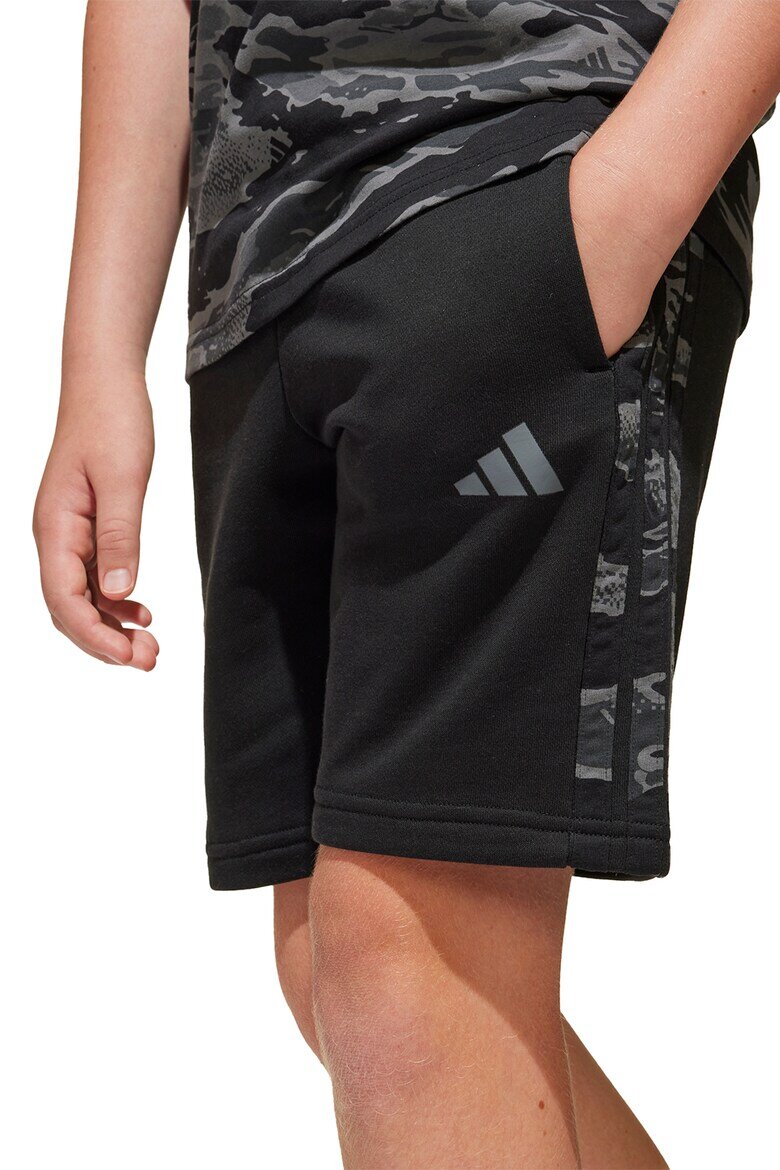adidas Sportswear Камуфлажни шорти с памук Черен/Избеляло черно