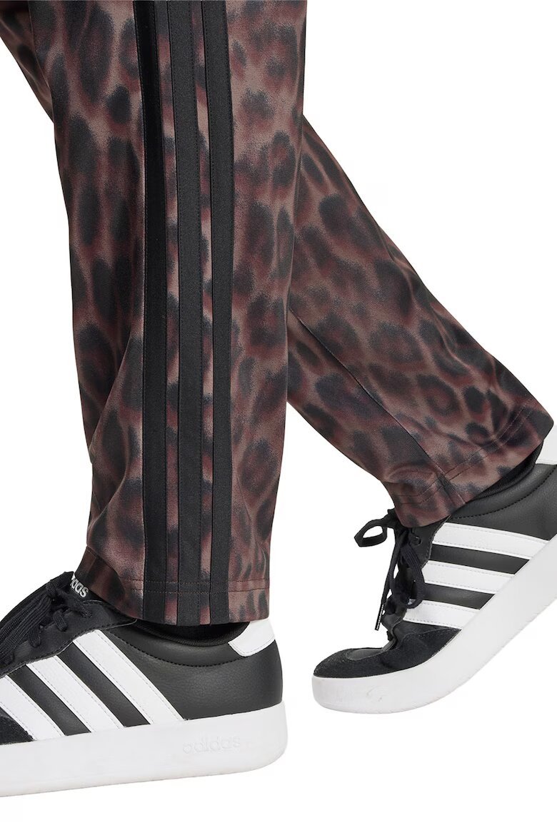 adidas Sportswear Спортен екип с лого и животинска шарка Черен/Кафяв