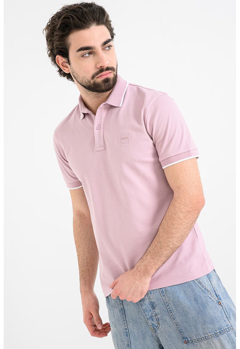 BOSS Слим тениска Passertip с яка - Бял/Лилав