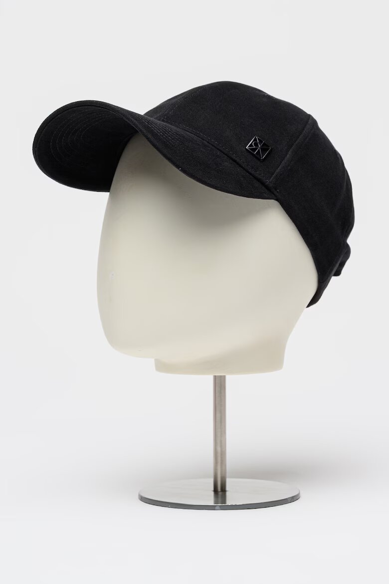 CALVIN KLEIN Бейзболна шапка с метално лого Черен