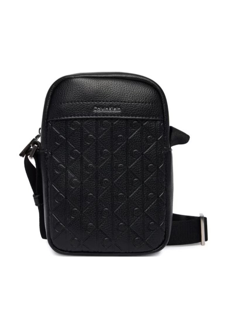CALVIN KLEIN Чанта EMBLEM AOP EMBOSS SLIM REPORTER - Екологична кожа - Черна - Един размер