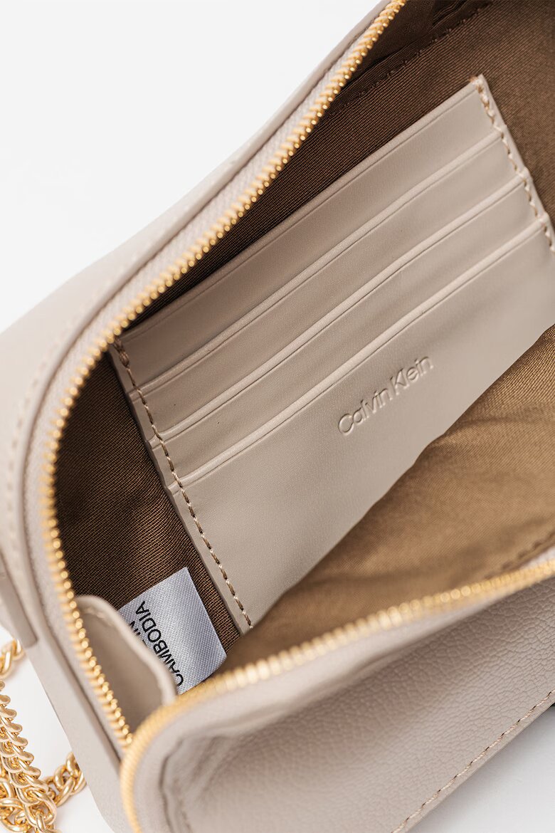 CALVIN KLEIN JEANS Чанта през рамо от еко кожа с метално лого Бежов