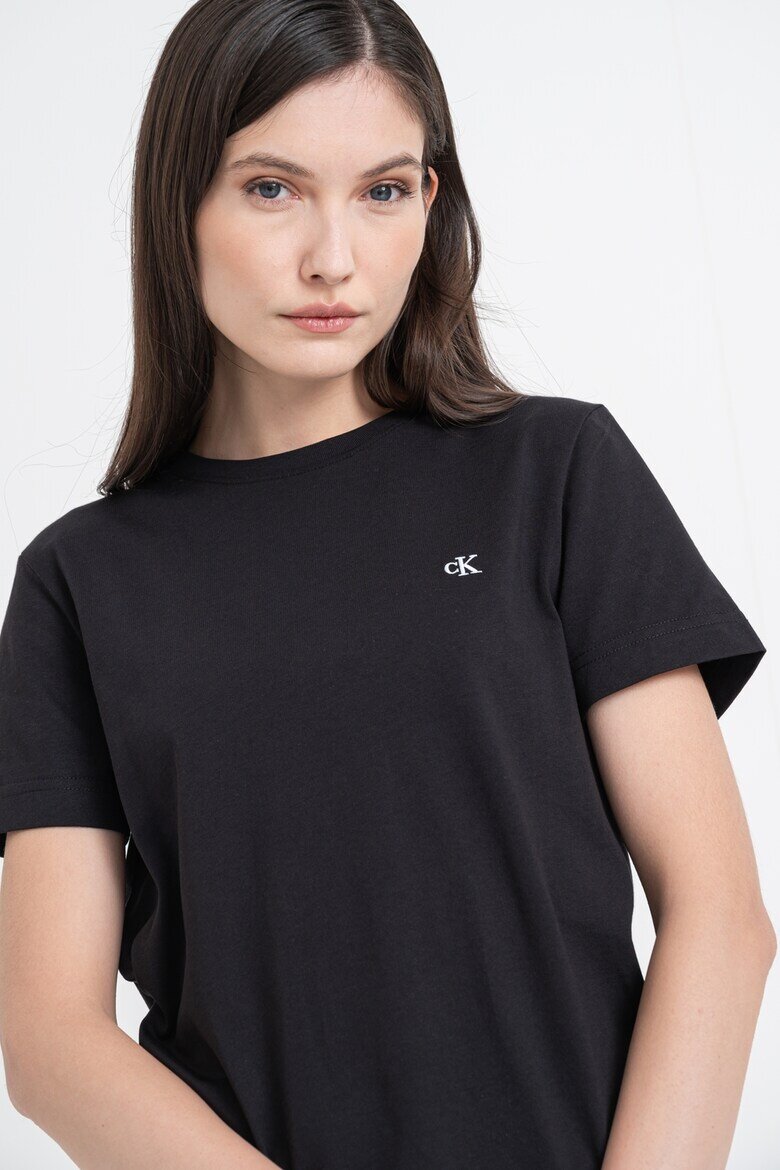 CALVIN KLEIN JEANS Памучна тениска с бродирано лого Черен