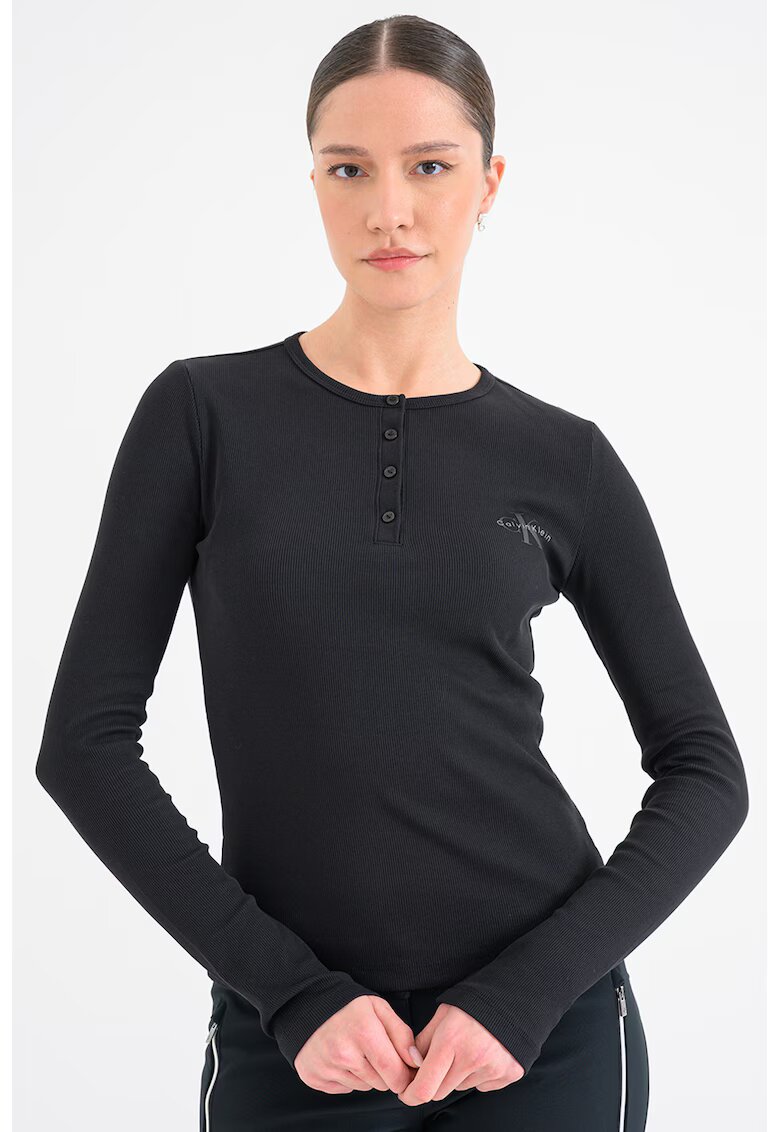 CALVIN KLEIN JEANS Слим блуза с копчета - Черен