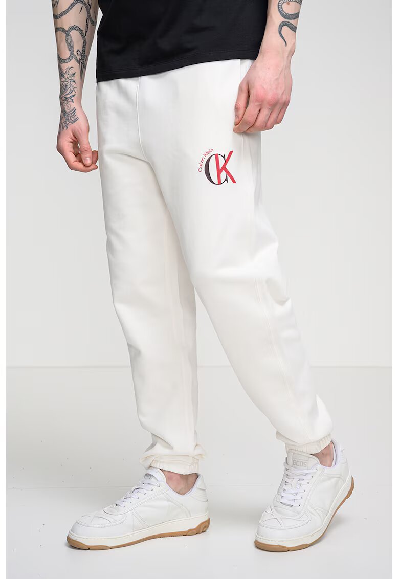 CALVIN KLEIN JEANS Спортен панталон с лого и еластична талия - Бял