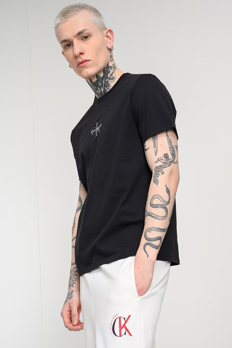CALVIN KLEIN JEANS Тениска с овално деколте и лого Черен