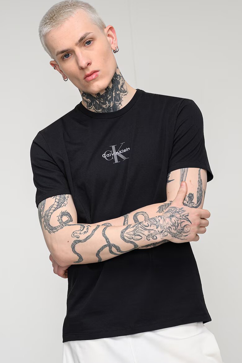 CALVIN KLEIN JEANS Тениска с овално деколте и лого Черен