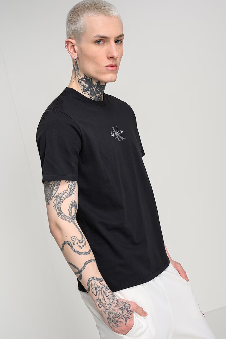 CALVIN KLEIN JEANS Тениска с овално деколте и лого Черен