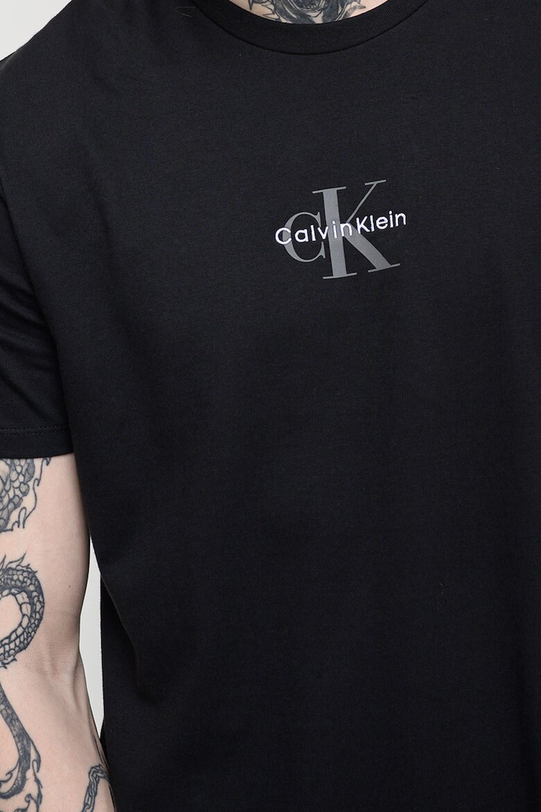 CALVIN KLEIN JEANS Тениска с овално деколте и лого Черен
