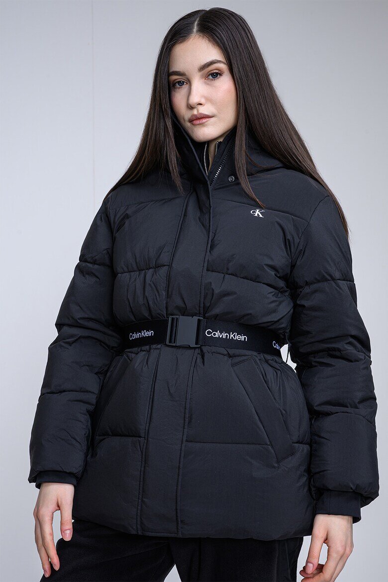CALVIN KLEIN JEANS Зимно яке с колан с лого Черен