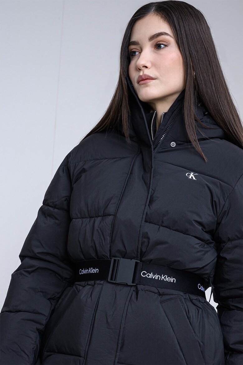 CALVIN KLEIN JEANS Зимно яке с колан с лого Черен