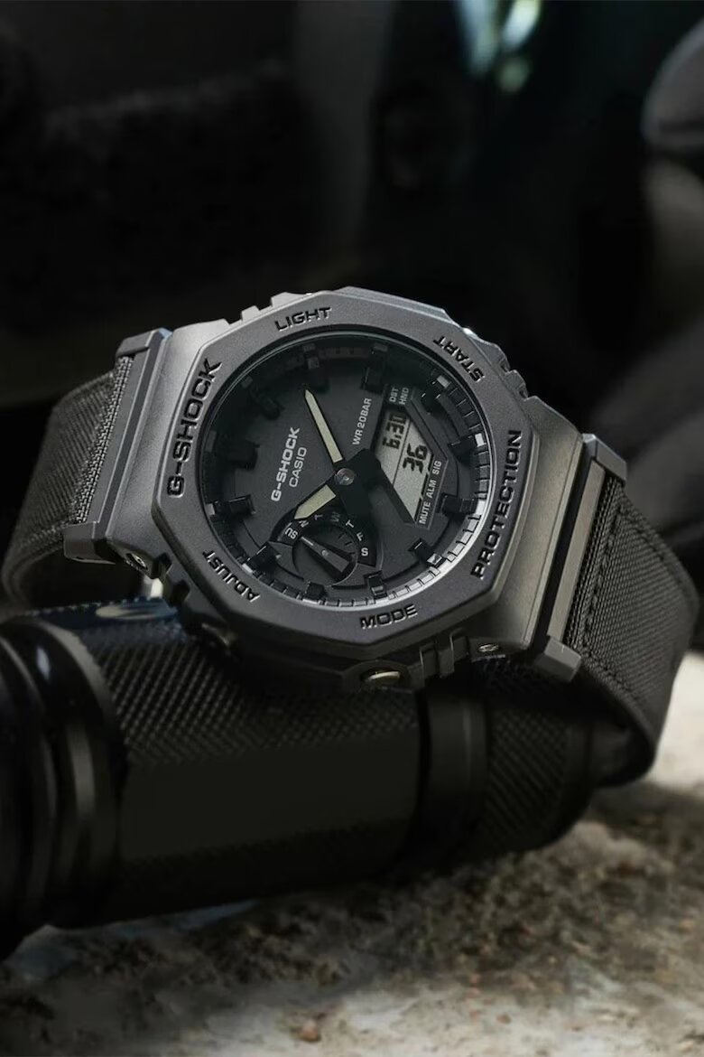Casio Унисекс часовник G-Shock със смесен дисплей