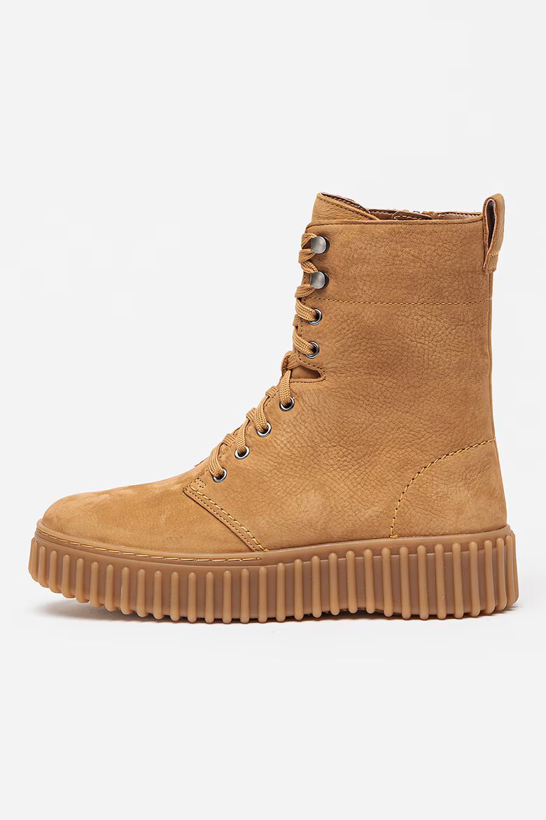 Clarks Боти Torhill от набук Карамел