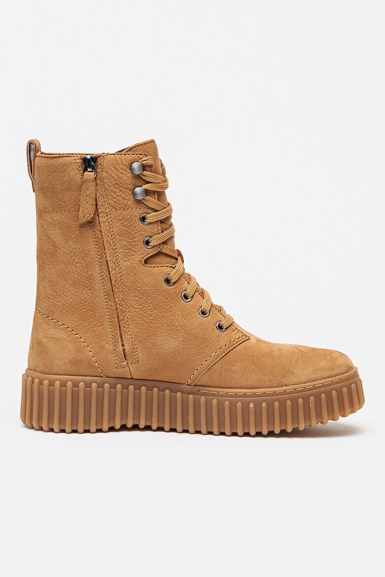 Clarks Боти Torhill от набук Карамел
