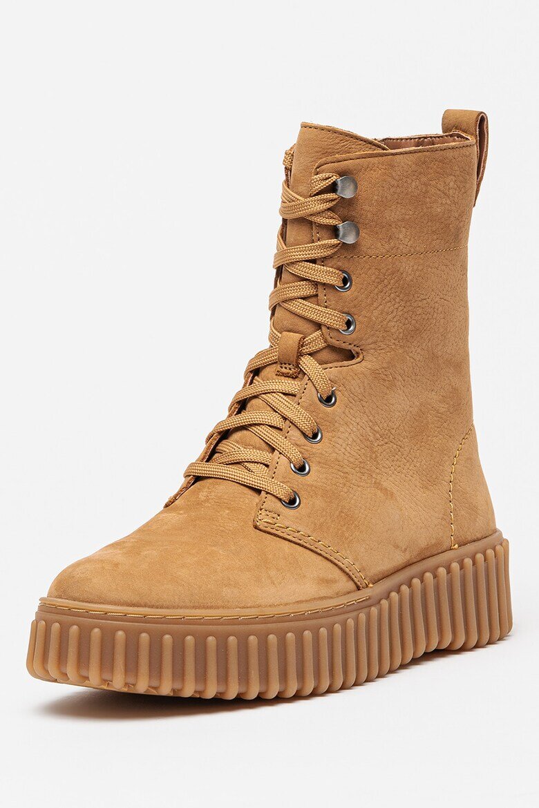 Clarks Боти Torhill от набук Карамел